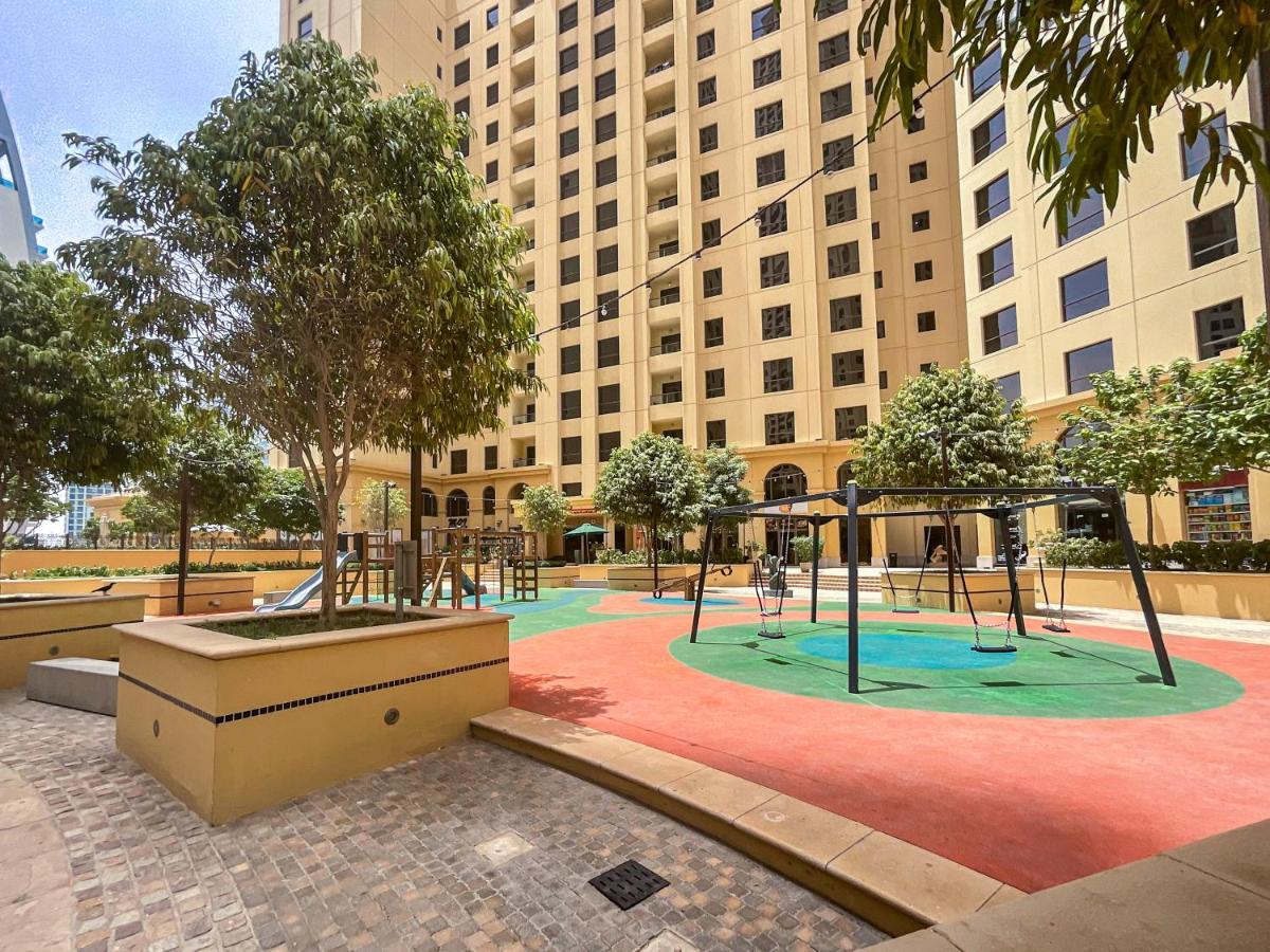 Higuests - Modern Apt In Jbr With Pool, Gym, And Kid's Area Apartment Dubai